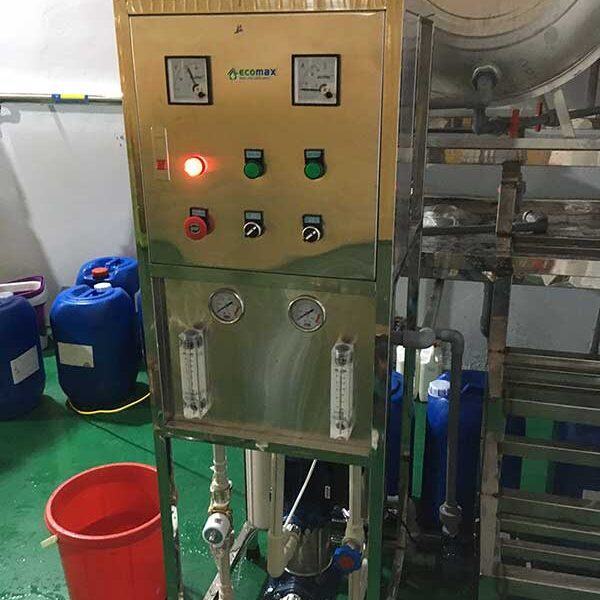 dây chuyền lọc nước RO 300lít giá rẻ