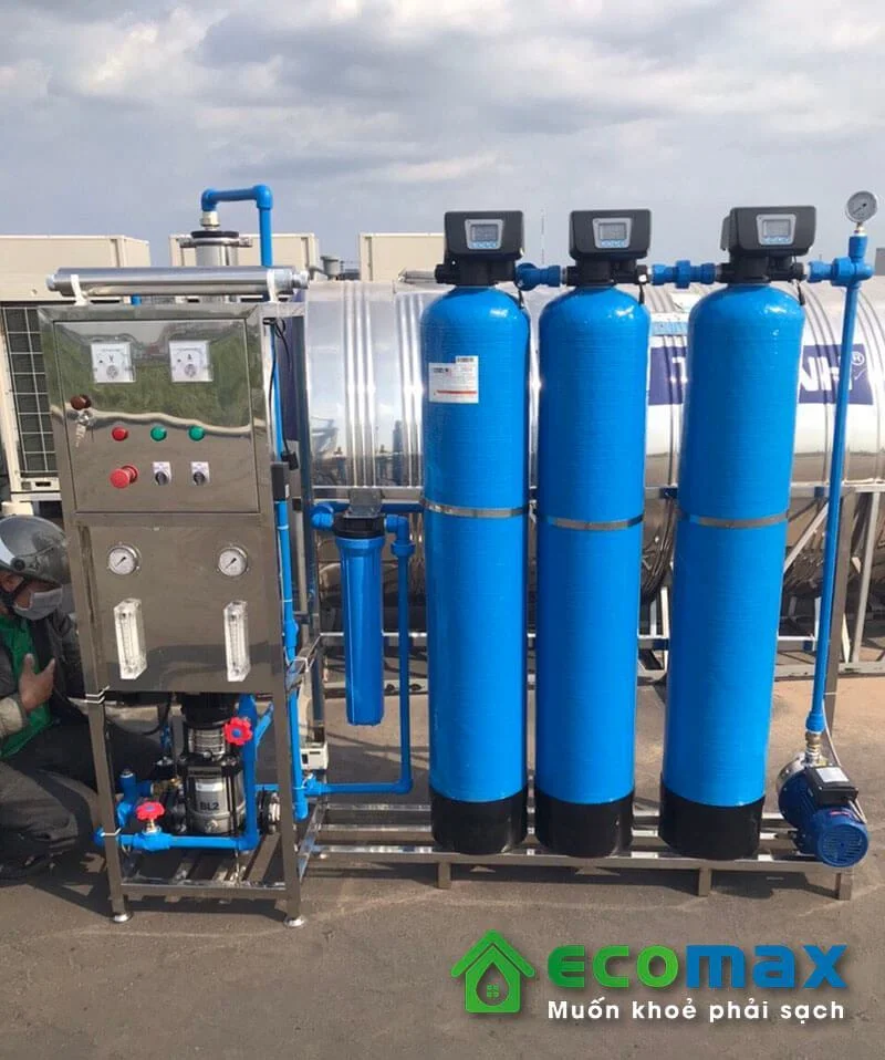 Dây chuyền sản xuất nước tinh khiết công suất 250-300lít/h Van tự động rửa 6 dây chuyền lọc nước tinh khiết
