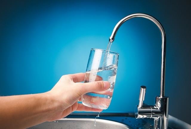 Nên sử dụng máy lọc nước gia đình loại nào tốt nhất? 2 Máy lọc nước
