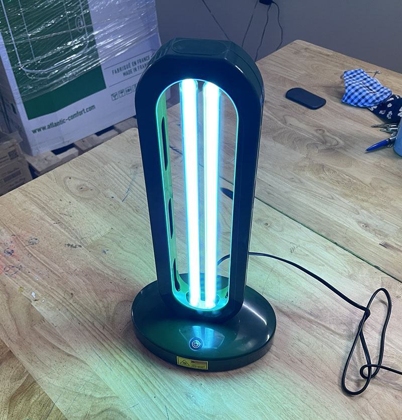 gia den uv khu khuan trong phong